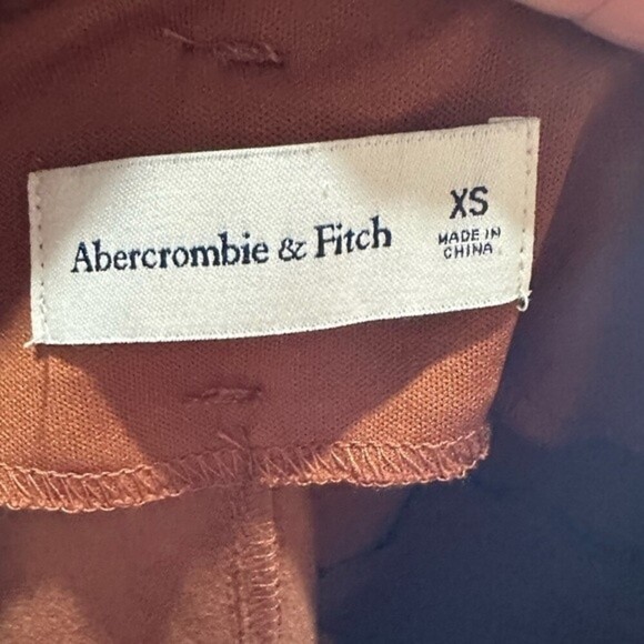 Abercrombie and Fitch Belted faux leather Ankle Pants - Picture 8 of 9